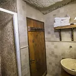Divan Cave House 4*