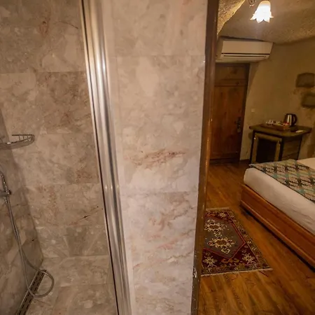 Divan Cave House 4*