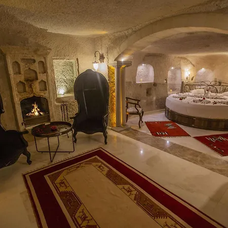 Divan Cave House 4*