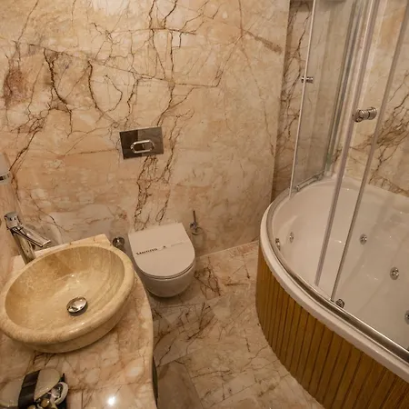 Divan Cave House 4*