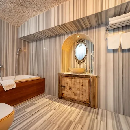 Divan Cave House 4*