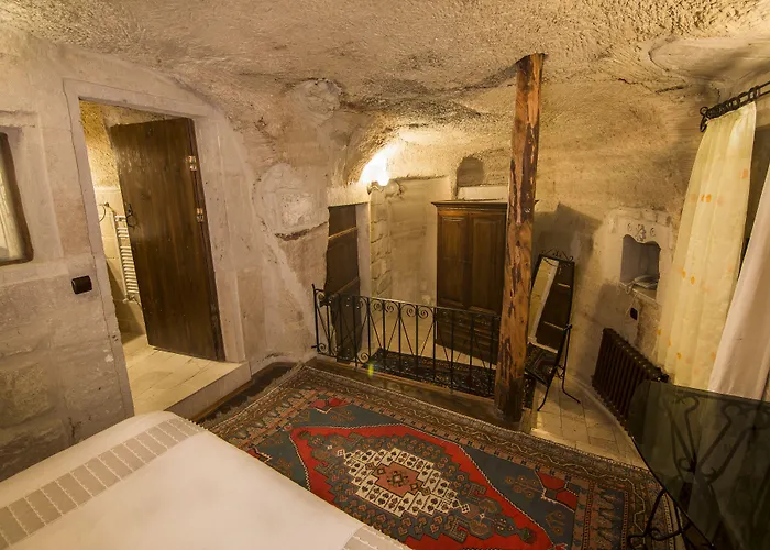 Divan Cave House 4*
